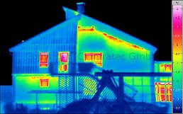 2011/07-08: Typical building damages recognizable by thermography - Thermal bridge, air-permeable fire wall joint (source: Infratec)